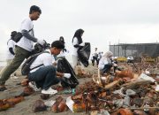 Unimal Gelar Gerakan Bersih Pantai Ujong Blang