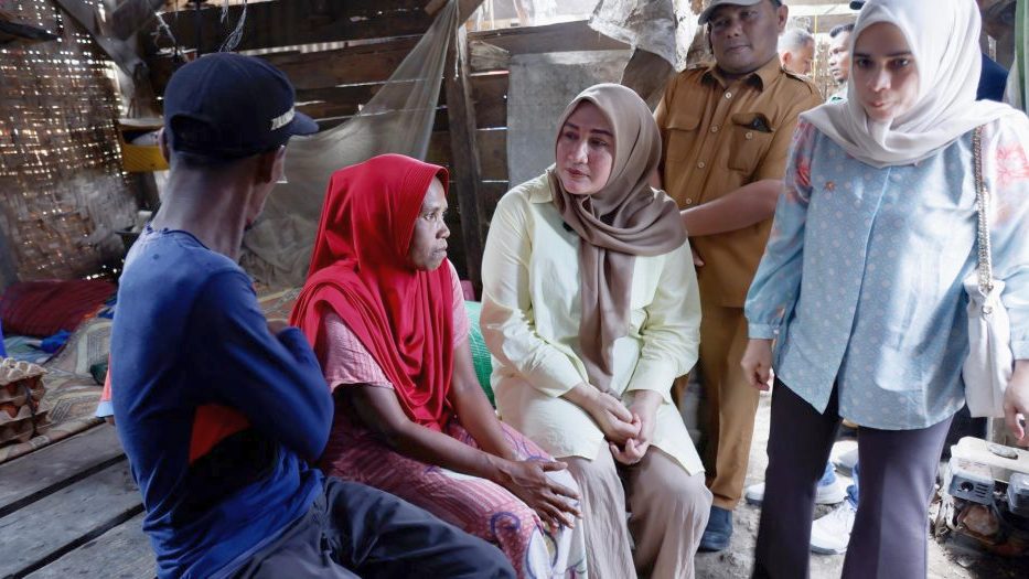 Ketua TP-PKK Aceh, Ny. Marlina Muzakir