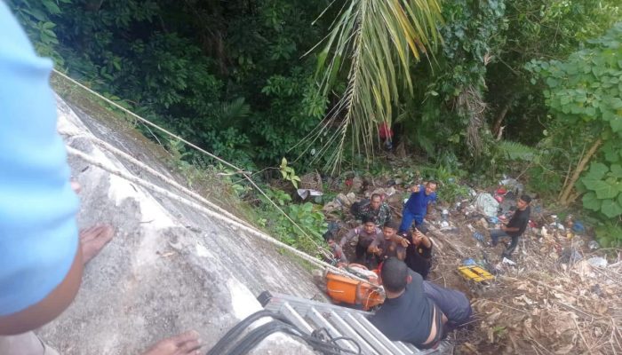Polisi Evakuasi Korban Kecelakaan Tunggal di Tanjakan Cot Murong Sabang