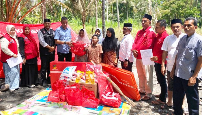 Wabup Aceh Utara Serahkan Bantuan Masa Panik untuk Korban Kebakaran di Gampong Pante Jaloh