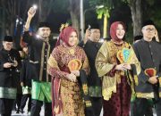 Delegasi Banda Aceh Curi Perhatian Masyarakat ‘Kota Pahlawan’ di Karnaval Budaya APEKSI ke-VII