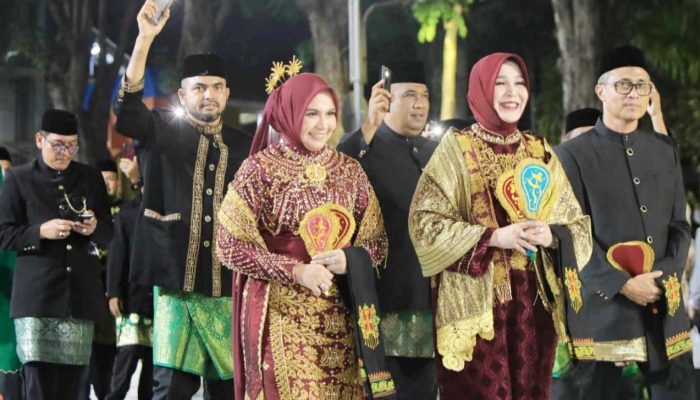 Delegasi Banda Aceh Curi Perhatian Masyarakat ‘Kota Pahlawan’ di Karnaval Budaya APEKSI ke-VII