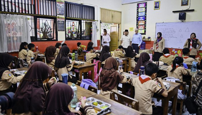 Makan Bergizi Gratis Disorot Usai Anak-Anak Keracunan Massal