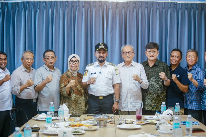 Bupati Aceh Timur, Iskandar Usman Al-Farlaky