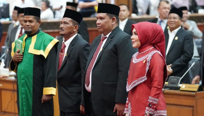 DPRA Lantik Tiga Anggota dari Partai Aceh, Bunda Salma Duduki Kursi Dewan