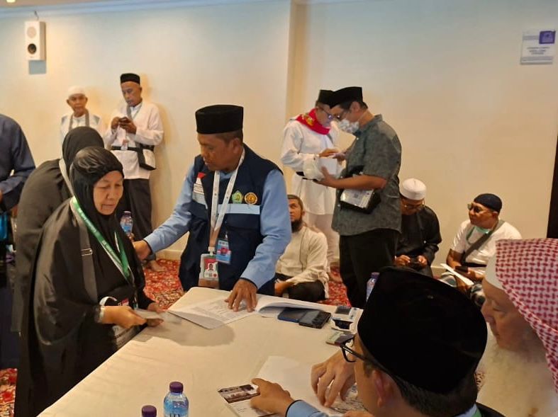 jemaah haji aceh terima dana wakaf