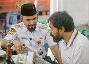 Tiba di Aceh, Gubernur Mualem Disambut Bupati Al-Farlaky