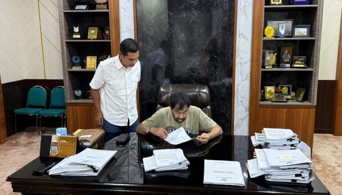 Gubernur Mualem Gercep, Tiba di Banda Aceh Langsung Ngantor di Meuligoe Hingga Larut Malam