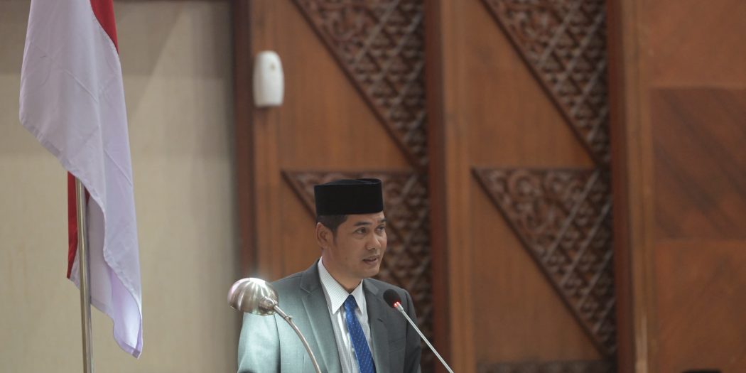 rapat paripurna dpr aceh