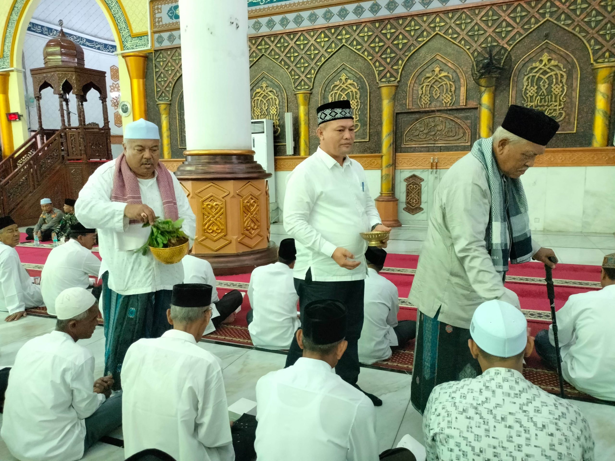 Peusijuek (tepung tawar) bagi jemaah calon haji (JCH) Kabupaten Aceh Utara