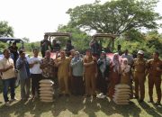 Wali Kota Lhokseumawe Serahkan Bantuan Traktor dan Benih ke Petani
