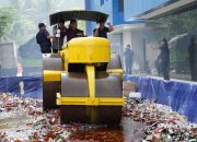 Bea Cukai Bandar Lampung Musnahkan Barang Ilegal Senilai Rp10,9 Miliar