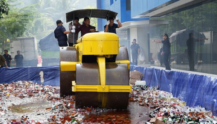 Bea Cukai Bandar Lampung Musnahkan Barang Ilegal Senilai Rp10,9 Miliar