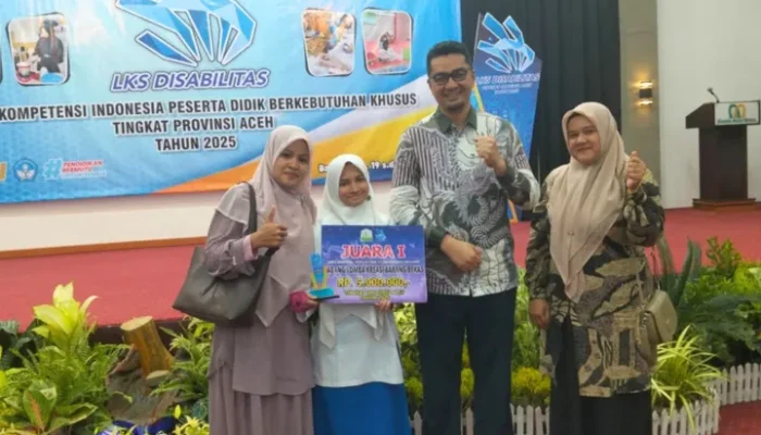 Siswi SLB Babul Huda Juara I LKS Tingkat Provinsi