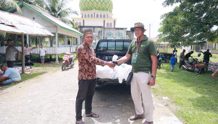 PAG Tebar Hewan Qurban untuk 13 Desa Lingkungan Perusahaan