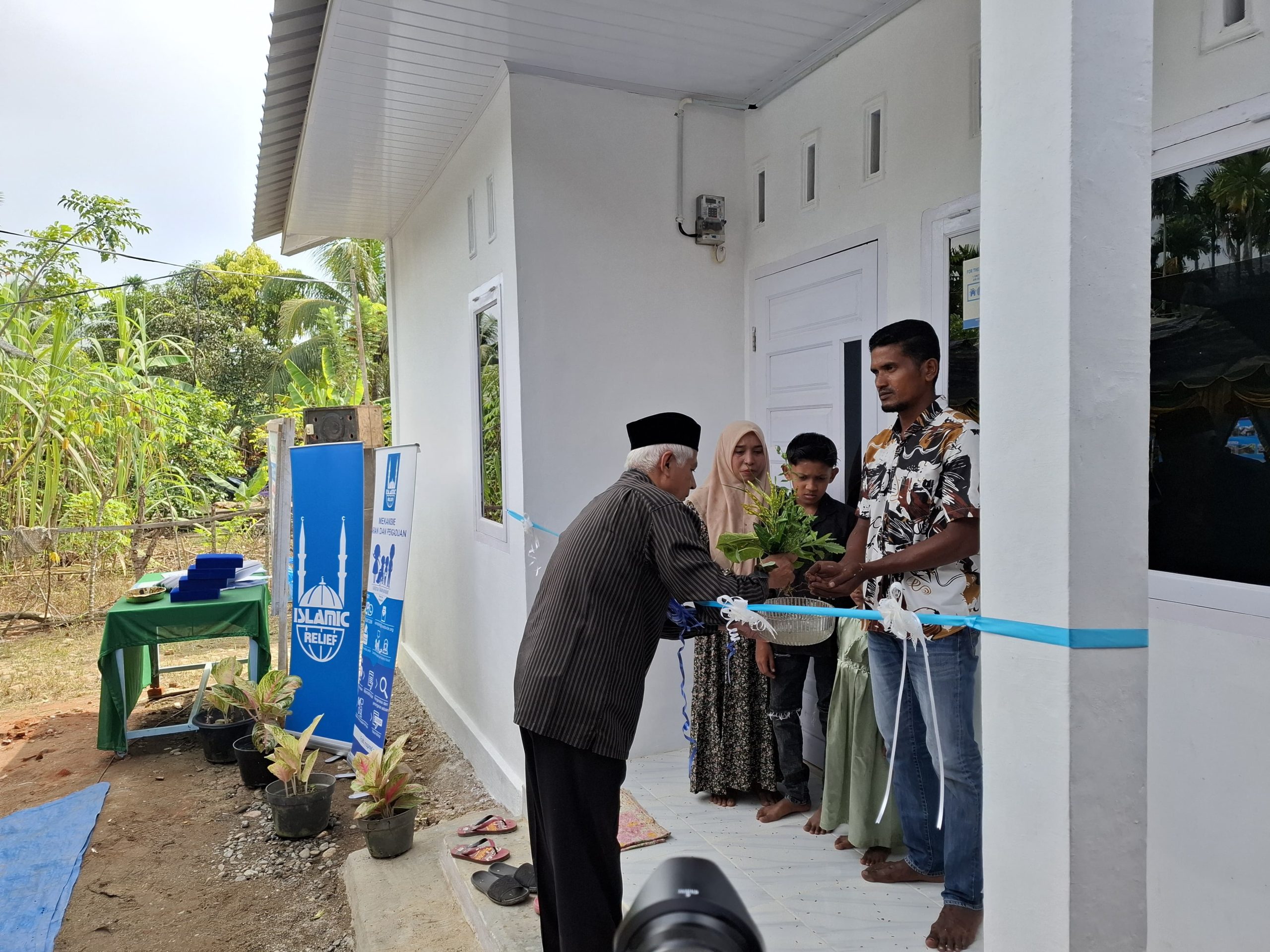 peusijuek rumah bantuan usman
