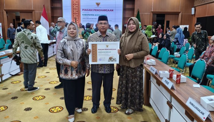 Simeulue Raih Penghargaan Kabupaten Bebas BAB Sembarangan