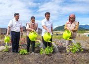 Kunjungi Sentra Riset Herbal, Wamenpar Dorong Potensi Wisata Baru