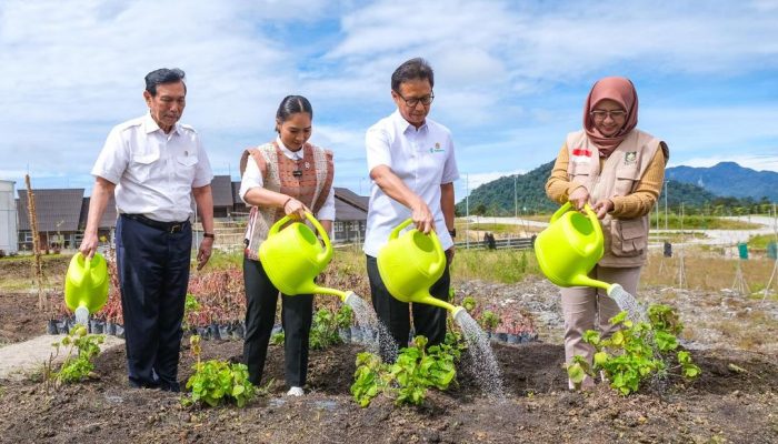 Kunjungi Sentra Riset Herbal, Wamenpar Dorong Potensi Wisata Baru