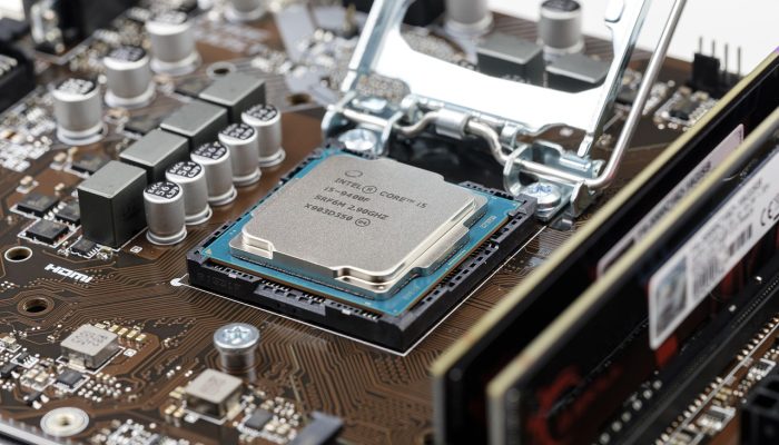 CEO Baru Intel Terapkan Efisiensi, Pangkas 22% Karyawan