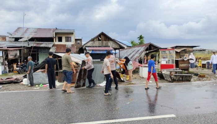 Ratusan Bangunan Rusak Diterjang Angin Kencang di Aceh Utara