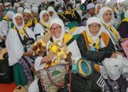 Jemaah Haji Aceh Antusias Bawa Pulang Boneka Unta sebagai Oleh-oleh