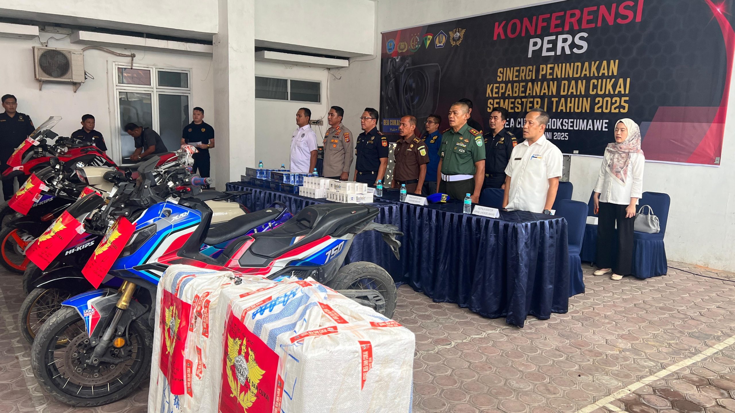 Bea Cukai Lhokseumawe resmi menetapkan lima unit motor gede (moge) berbagai merek dan dua koli suku cadang kendaraan bermotor sebagai Barang yang Dikuasai Negara (BDN)