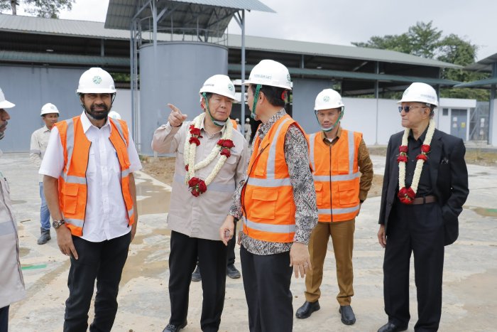 Peresmian pabrik karet remah PT Potensi Bumi Sakti yang berlokasi di Desa Gle Siblah, Kecamatan Woyla, Kabupaten Aceh Barat