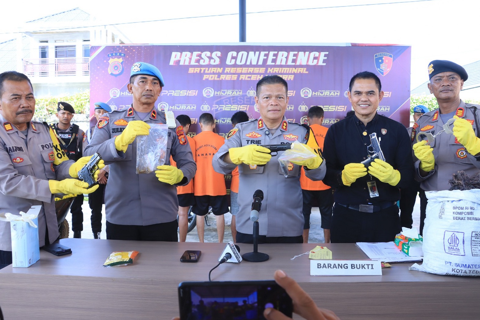 dua pucuk senpi terkait kasus penembakan polisi