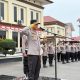 Kapolres Lhokseumawe AKBP Dr. Ahzan, memimpin apel pagi di halaman Mapolres Lhokseumawe, Senin, 11 Agustus 2025. (Foto: Humas Polres Lhokseumawe)