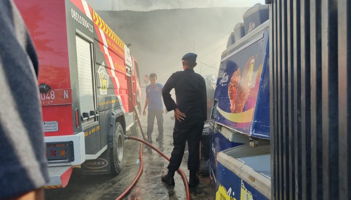 Gudang Es Krim Aice di Lhokseumawe Terbakar