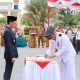 Bupati Aceh Barat, Tarmizi SP, melantik dan mengambil sumpah 100 pejabat di lingkungan Pemkab Aceh Barat di halaman Masjid Agung Baitul Makmur, Meulaboh