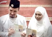 Pernikahan lintas negara antara seorang pemuda asal Rusia dengan gadis dari Lhokseumawe, di Masjid Oman Al Makmur, Banda Aceh