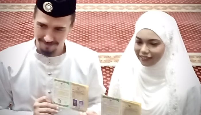 Masjid Oman Jadi Saksi Cinta Gadis Aceh dan Pemuda Rusia