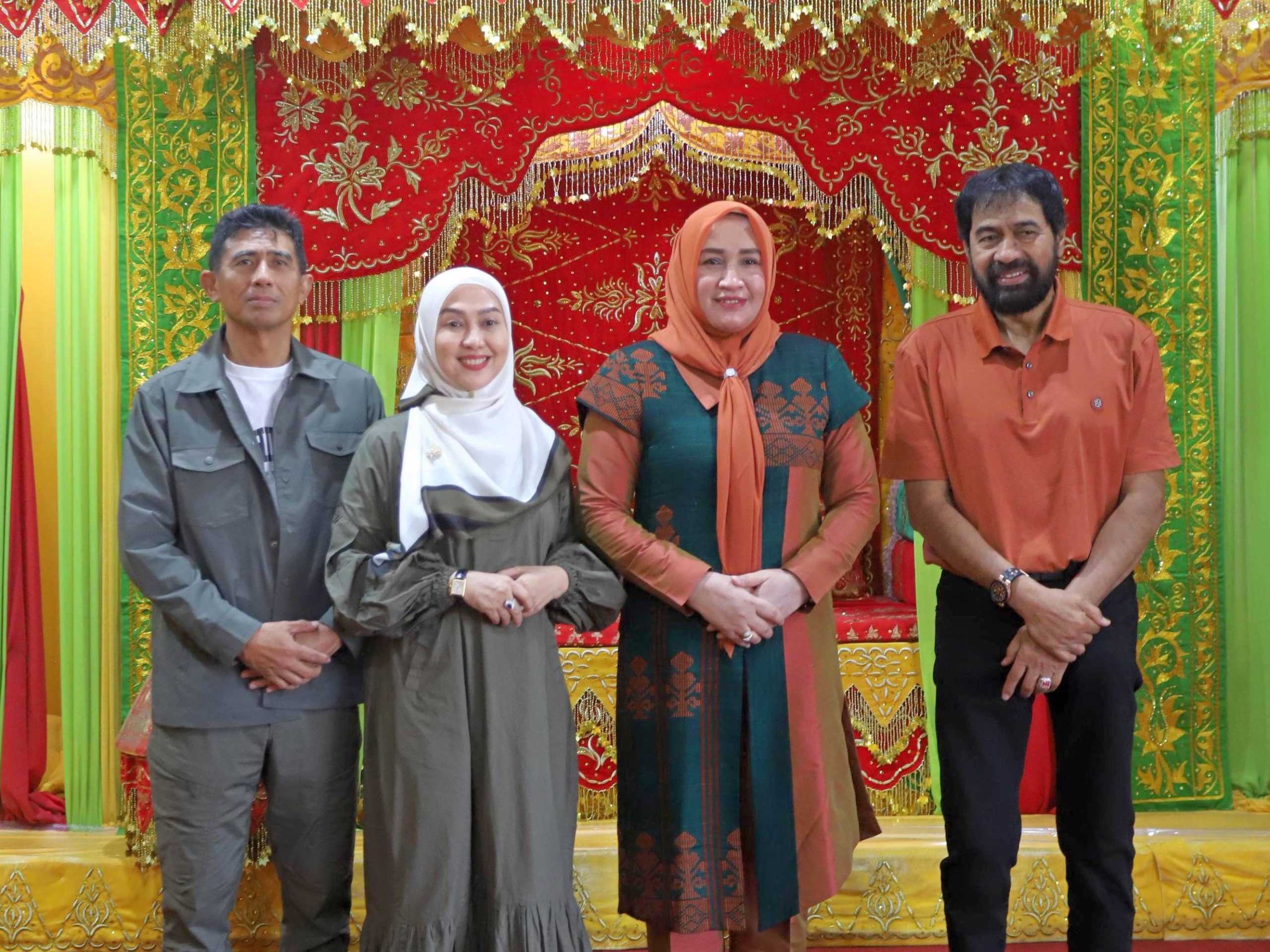 Kapolda Aceh, Brigjen Pol. Marzuki Ali Basyah bersama Ketua Bhayangkari Daerah Aceh, Ny. Ira Marzuki, bersilaturahmi dengan Gubernur Aceh, Muzakir Manaf (Mualem) dan Ketua TP-PKK Aceh, Ny. Marlina Muzakir