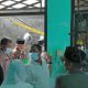 Personel kepolisian dan Tim Inafis melakukan olah tempat kejadian perkara (TKP) dan evakuasi jenazah