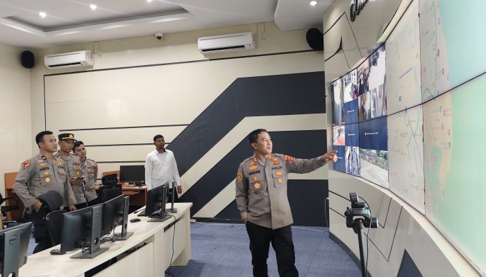 Kapolres Lhokseumawe Tinjau Pengembangan Aplikasi Rijang di Command Centre