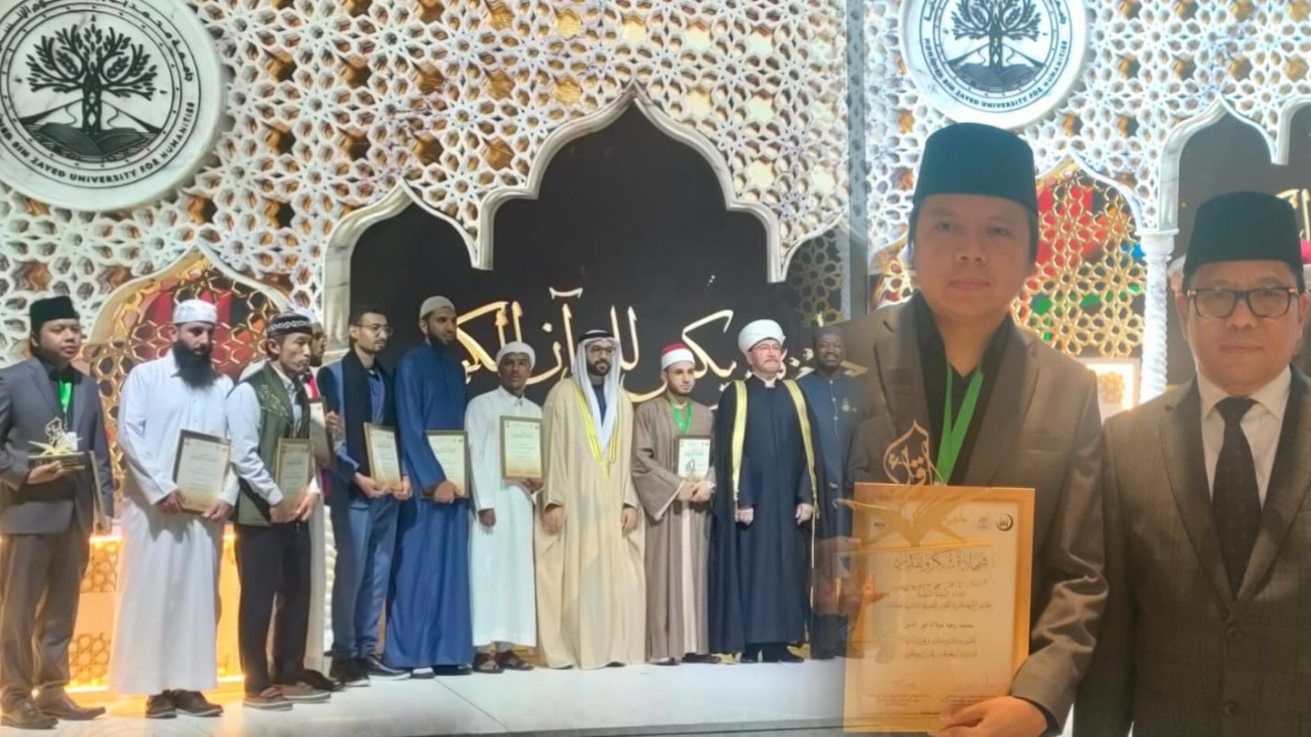 Qari muda asal Bogor, Jawa Barat, Muhammad Reza Maulana Nurdin, berhasil meraih Juara II pada MTQ Internasional yang menjadi bagian dari Pertemuan Pimpinan Komunitas Muslim Negara-negara BRICS di Rio de Janeiro, Brasil