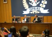 Wakil Ketua DPR RI Sufmi Dasco Ahmad dalam konferensi pers di Kompleks Parlemen, Senayan, Jakarta