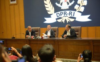 Wakil Ketua DPR RI Sufmi Dasco Ahmad dalam konferensi pers di Kompleks Parlemen, Senayan, Jakarta