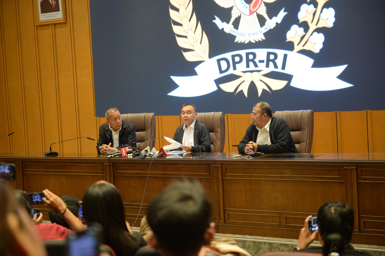 Wakil Ketua DPR RI Sufmi Dasco Ahmad dalam konferensi pers di Kompleks Parlemen, Senayan, Jakarta