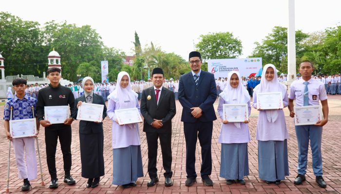 Peringatan Hardikda Aceh ke-66, Siswa dan Guru Berprestasi Diganjar Penghargaan