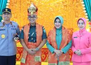 Kapolda Aceh, Brigjen Pol Marzuki Ali Basyah, menyambut kedatangan Pangdam Iskandar Muda (IM) yang baru, Mayjen TNI Joko Hadi Susilo, di Bandara Sultan Iskandar Muda (SIM), Blang Bintang, Kabupaten Aceh Besar