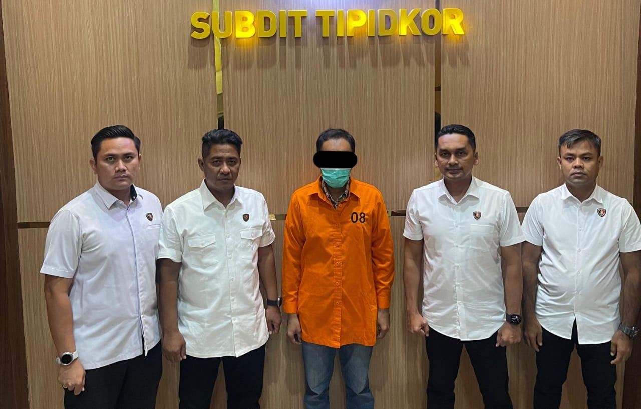 Penyidik Polda Aceh resmi menahan SMY, tersangka kasus dugaan korupsi pengadaan tempat cuci tangan atau wastafel