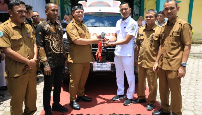 Ayahwa Serahkan Ambulans Baru untuk Puskesmas Geureudong Pase