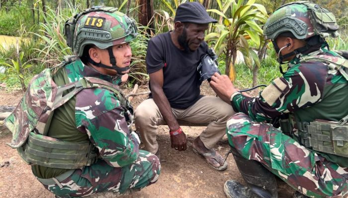 Satgas Yonif 113/JS Laksanakan Layanan Kesehatan Keliling untuk Warga Terpencil