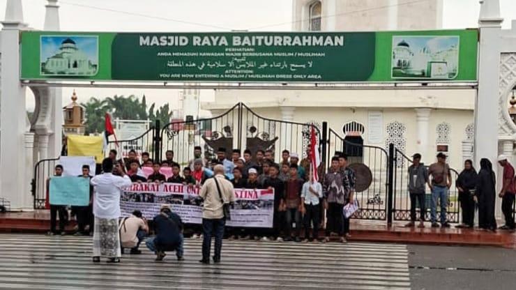 Aksi damai “Aceh Peduli Palestina” digelar di Masjid Raya Baiturrahman, Banda Aceh, Rabu (15/10/2025)
