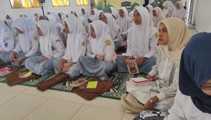 Bedah ”Hantu Padang”, Komplotan Bandit Warung Kopi Dorong Siswa SMA Cintai Sastra