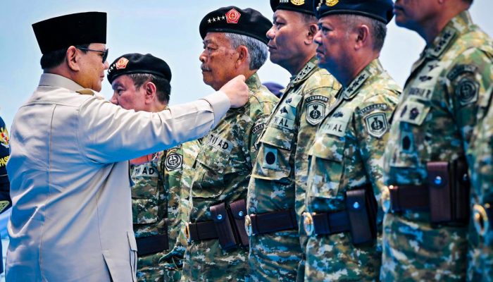 Presiden Prabowo Anugerahkan Pangkat Istimewa kepada 11 Purnawirawan TNI