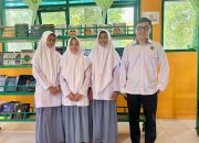 Tiga siswi MAN Sabang—Zhairah Salsabila, Dea Fitriani, dan Chairul Amna—berhasil lolos ke semifinal FEST MYRA 2025 berkat proposal riset mereka tentang peran AI dalam pelestarian Bahasa Aceh.